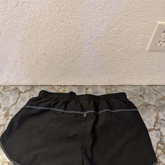 New Balance Black Running Shorts - Picture 4 of 8